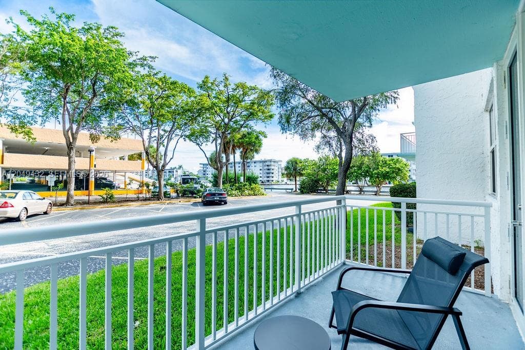 WINSTON TOWERS 500 CONDO · #L05 in Sunny Isles Beach - Photo 21