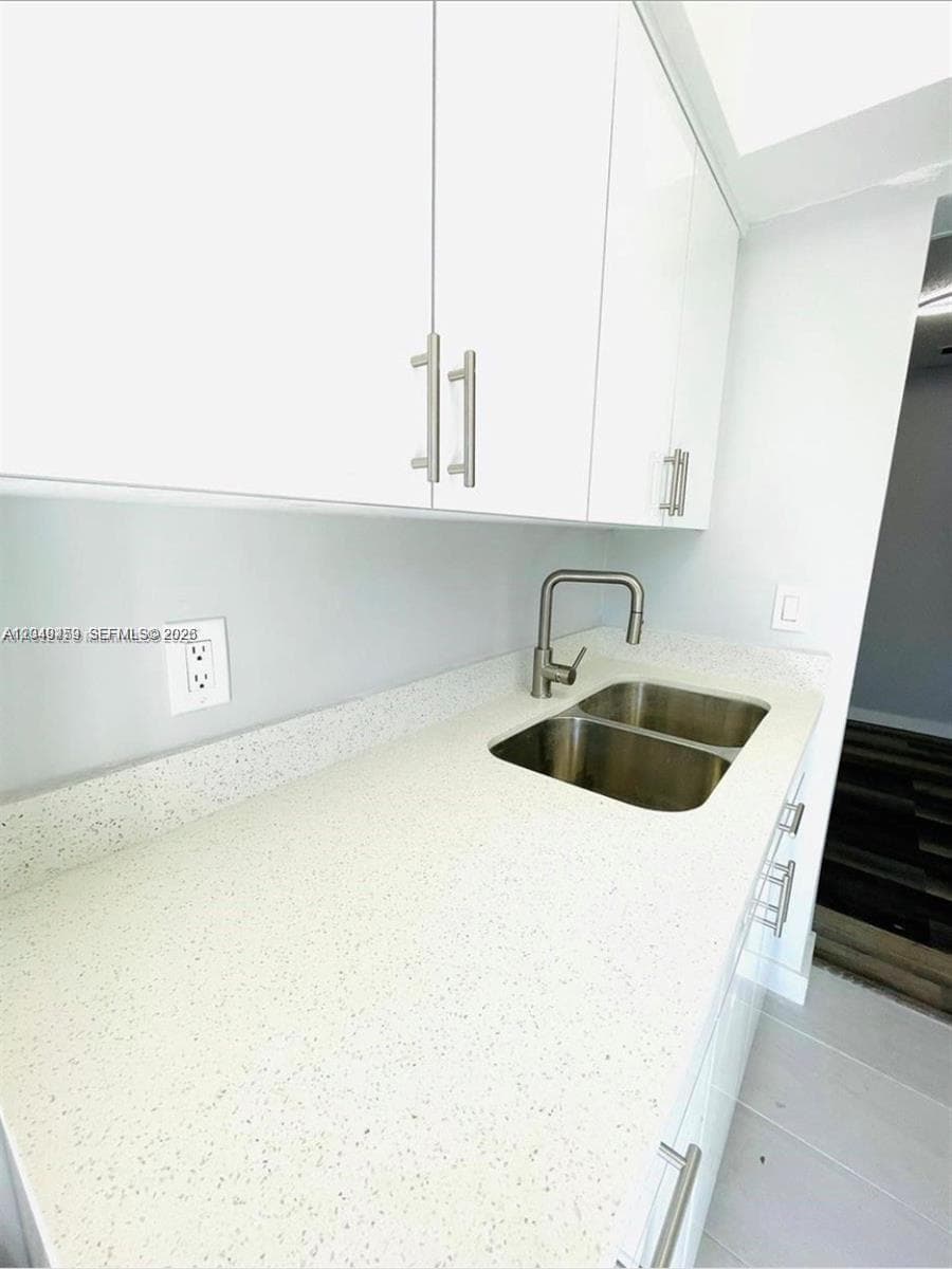 TOWN & COUNTRY APTS CONDO · #208 in Hollywood - Photo 3