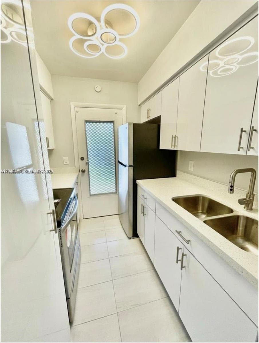 TOWN & COUNTRY APTS CONDO · #208 in Hollywood - Photo 1