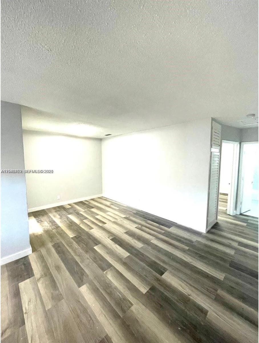 TOWN & COUNTRY APTS CONDO · #208 in Hollywood - Photo 4