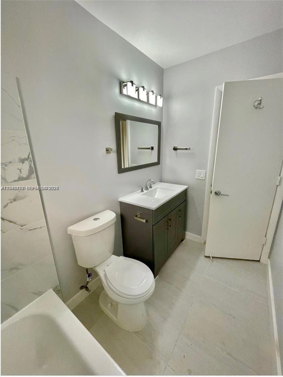 TOWN & COUNTRY APTS CONDO · #208 in Hollywood - Photo 8