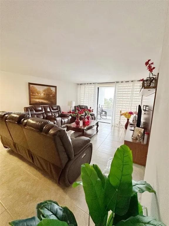 TOWERS OF KENDALE LAKES · #410B in Miami - Photo 3