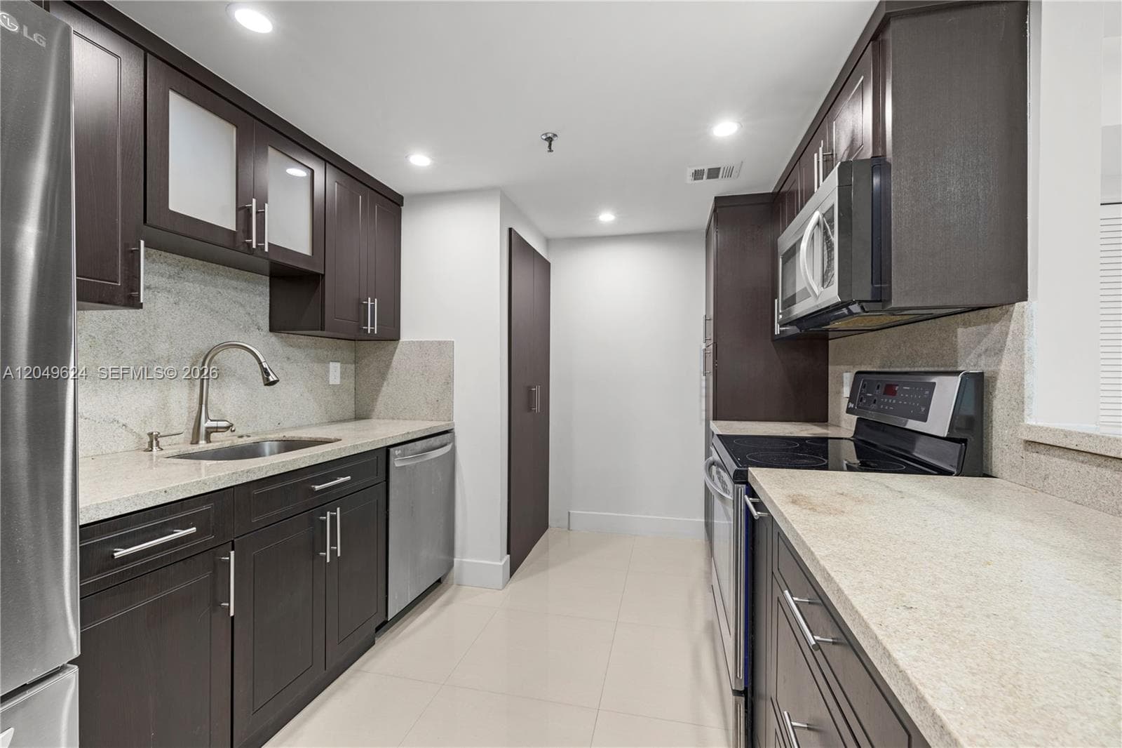 THE ROYAL CLUB CONDO · #307 in Miami Beach - Photo 2