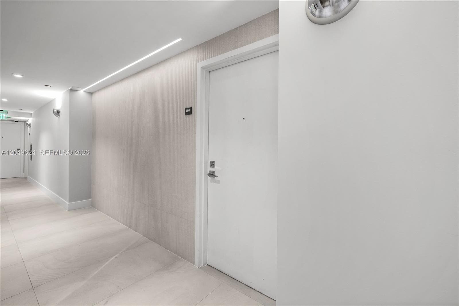 THE ROYAL CLUB CONDO · #307 in Miami Beach - Photo 3