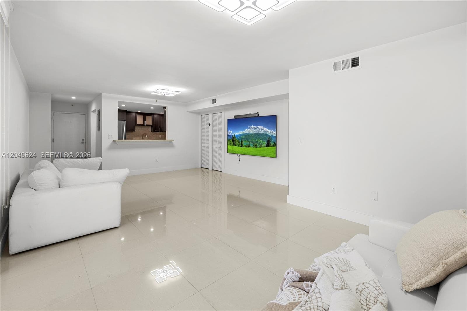 THE ROYAL CLUB CONDO · #307 in Miami Beach - Photo 9