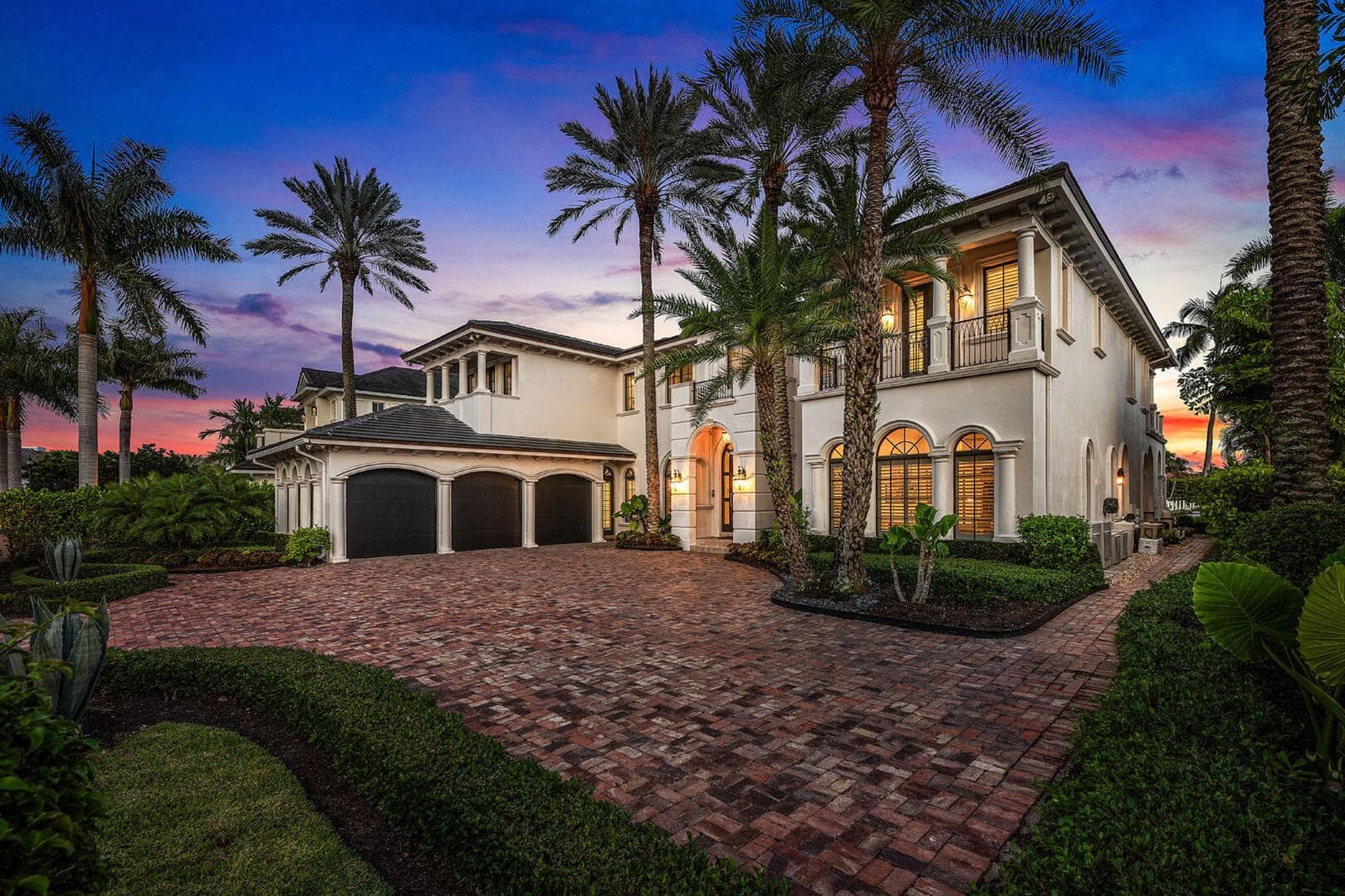 450_South_Maya_Palm_Drive_Dusk_08
