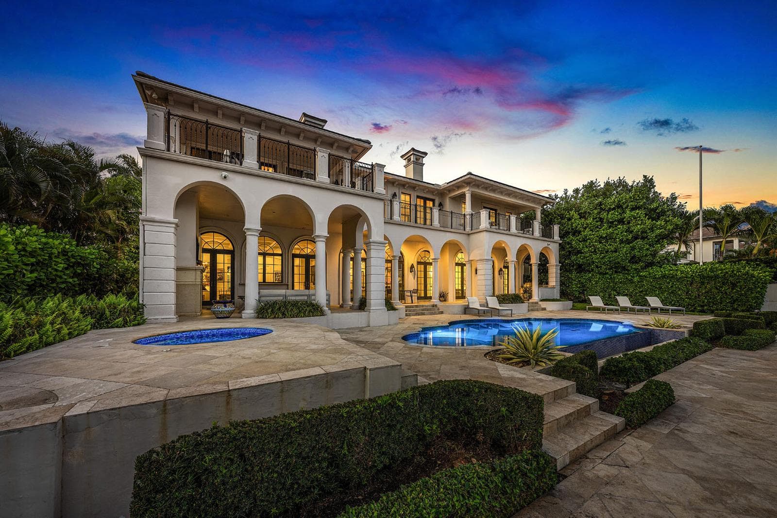 450_South_Maya_Palm_Drive_Dusk_10
