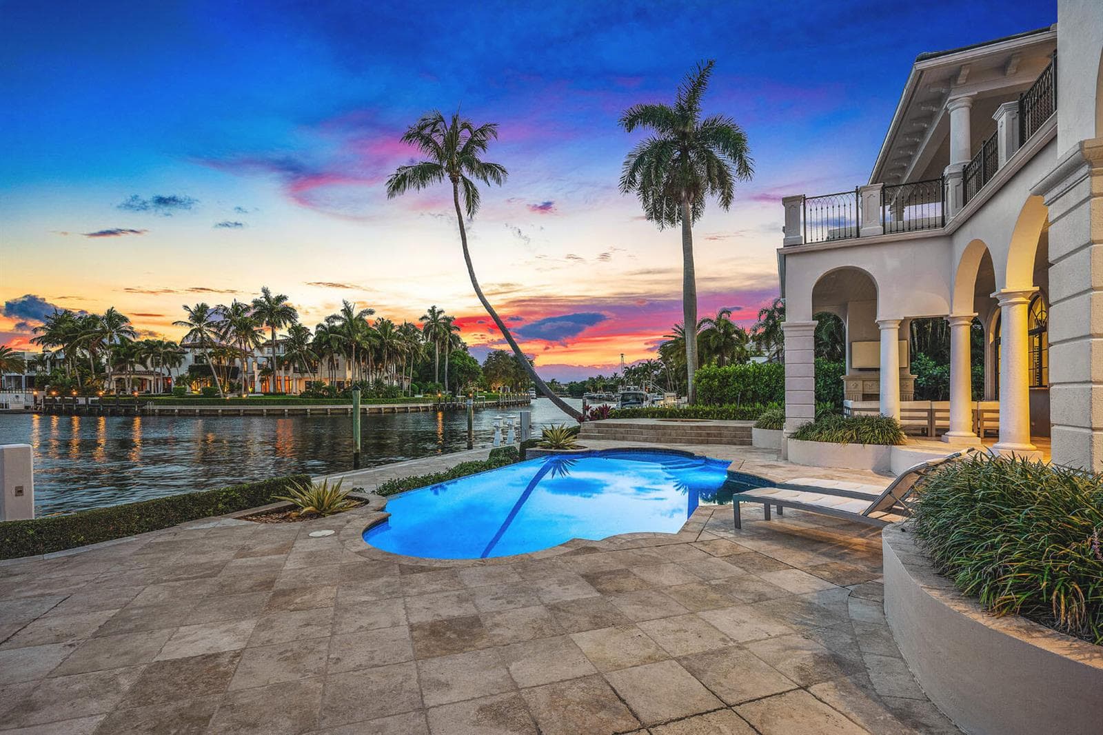 450_South_Maya_Palm_Drive_Dusk_16
