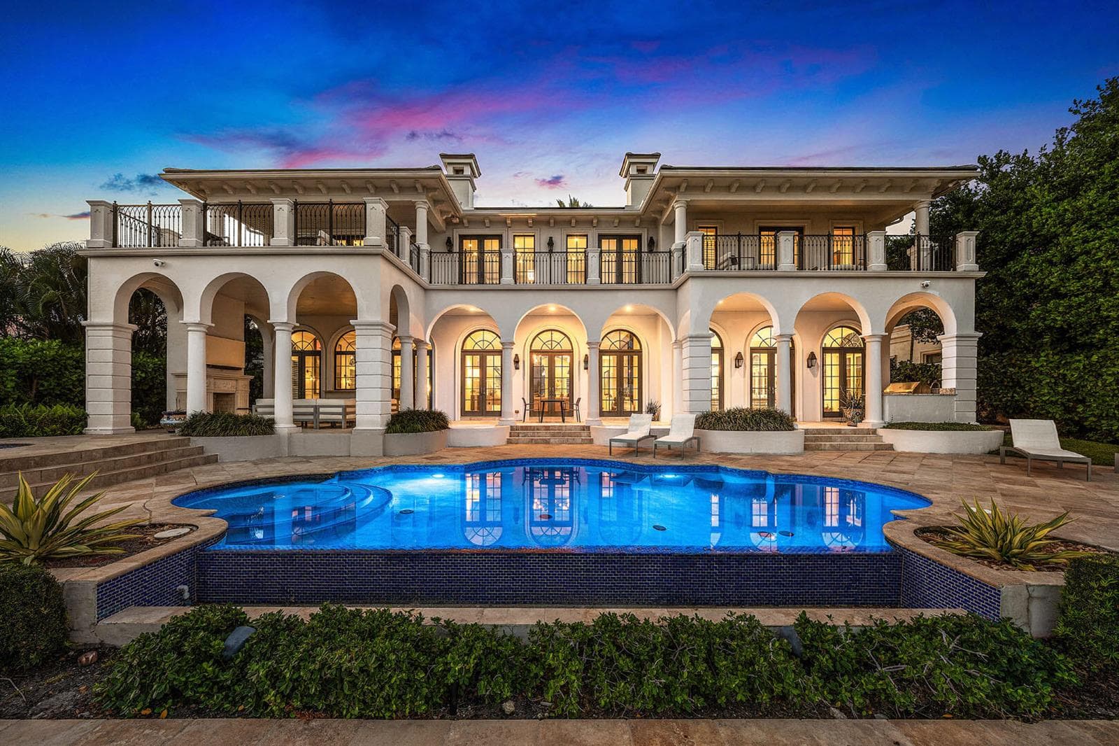 450_South_Maya_Palm_Drive_Dusk_13
