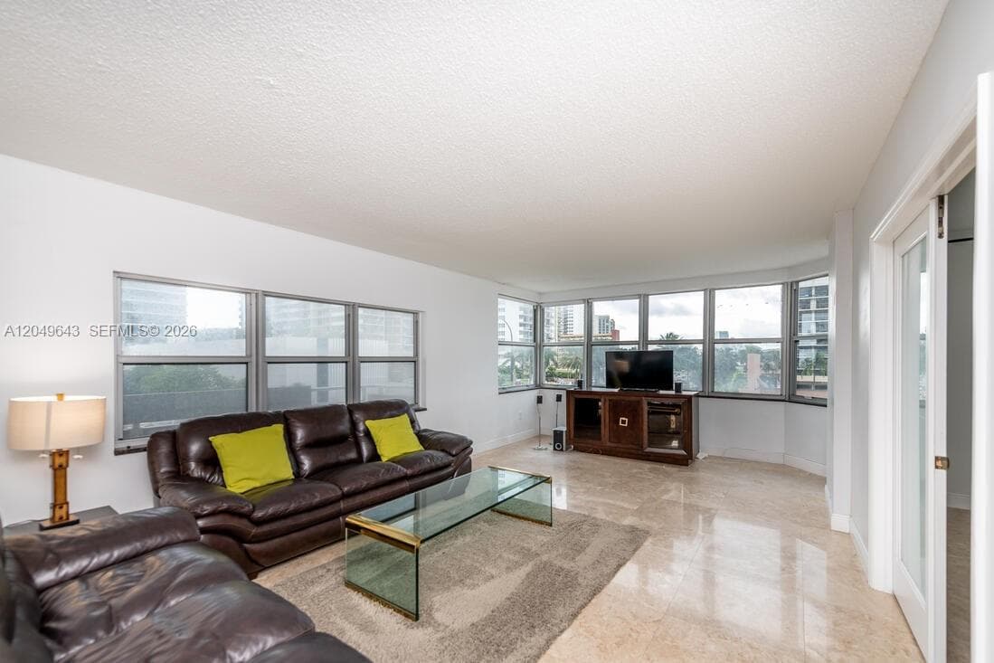 THE HEMISPHERES · #2Q in Hallandale Beach - Photo 1