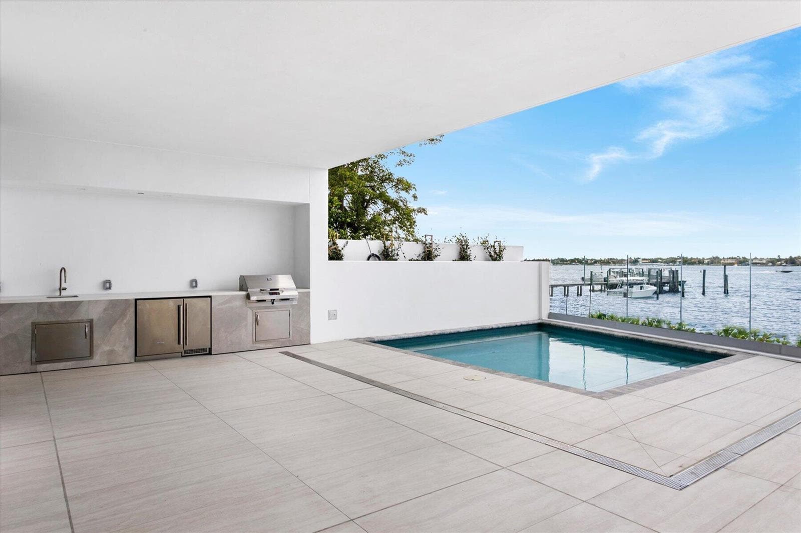Summer Kitchen- Pool
