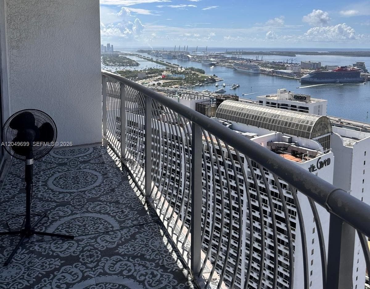 Opera Tower · #4912 in Miami - Photo 4