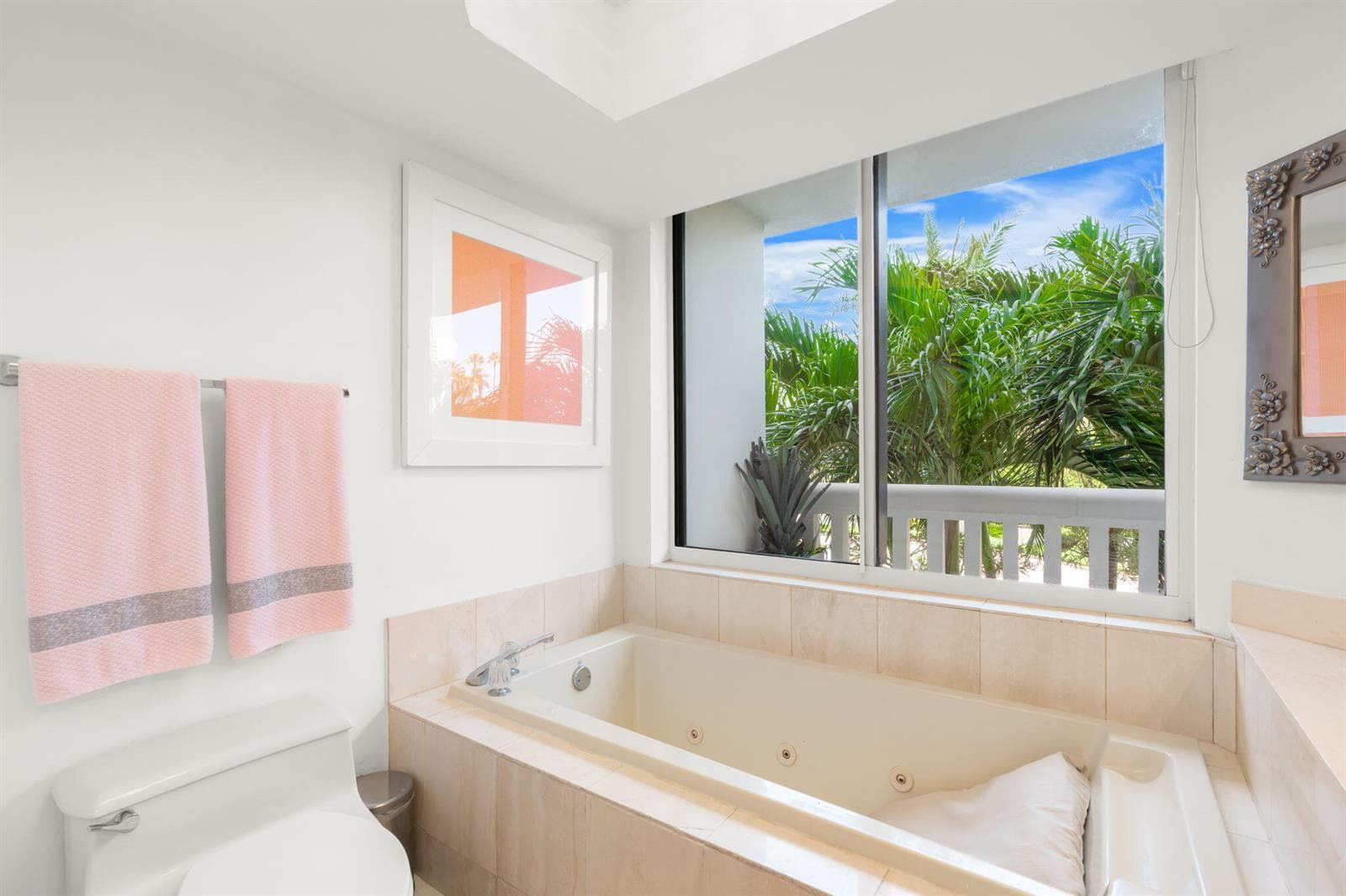 17-web-or-mls-1000 E Island Blvd 305, Av