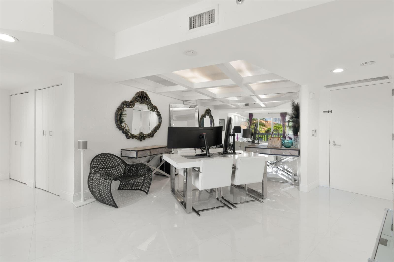 22-web-or-mls-1000 E Island Blvd 305, Av