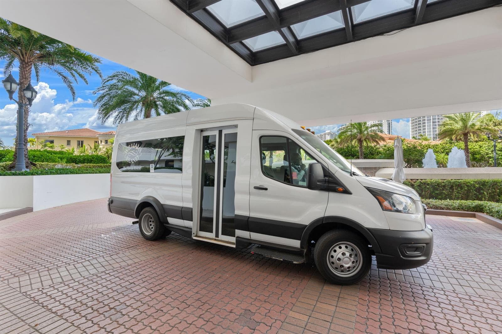 36-web-or-mls-1000 E Island Blvd 305, Av