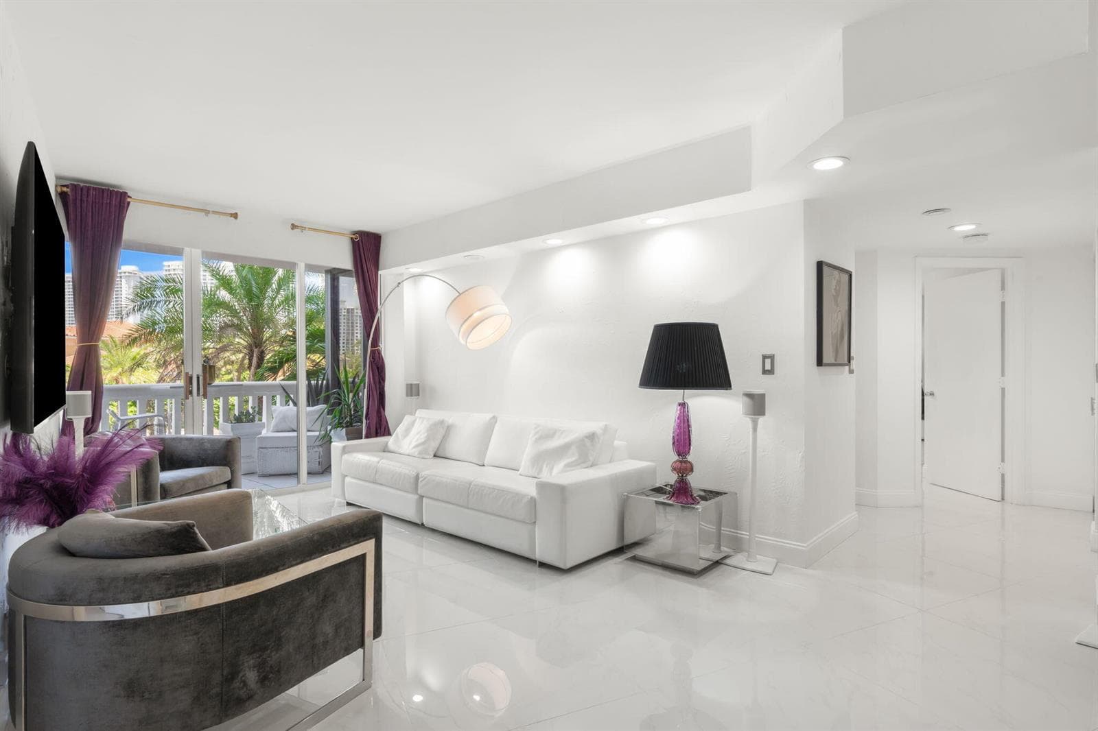 14-web-or-mls-1000 E Island Blvd 305, Av