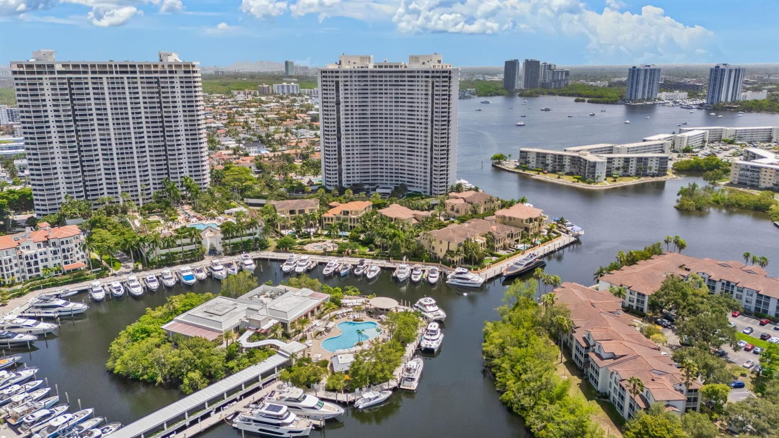 43-web-or-mls-1000 E Island Blvd 305, Av