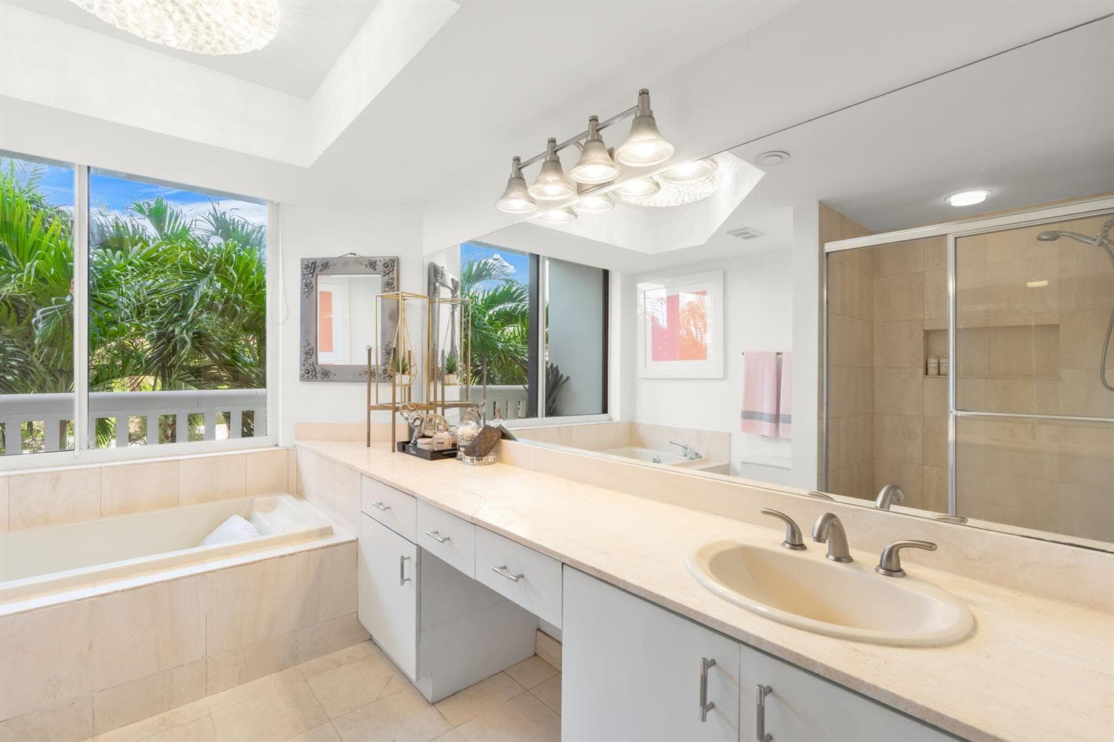 16-web-or-mls-1000 E Island Blvd 305, Av
