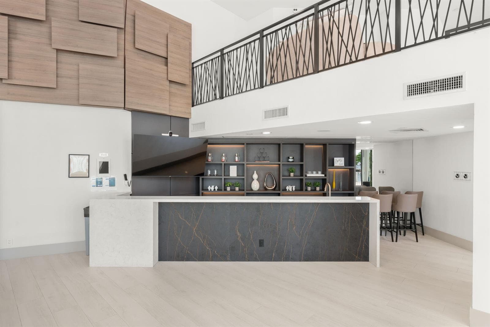 27-web-or-mls-1000 E Island Blvd 305, Av