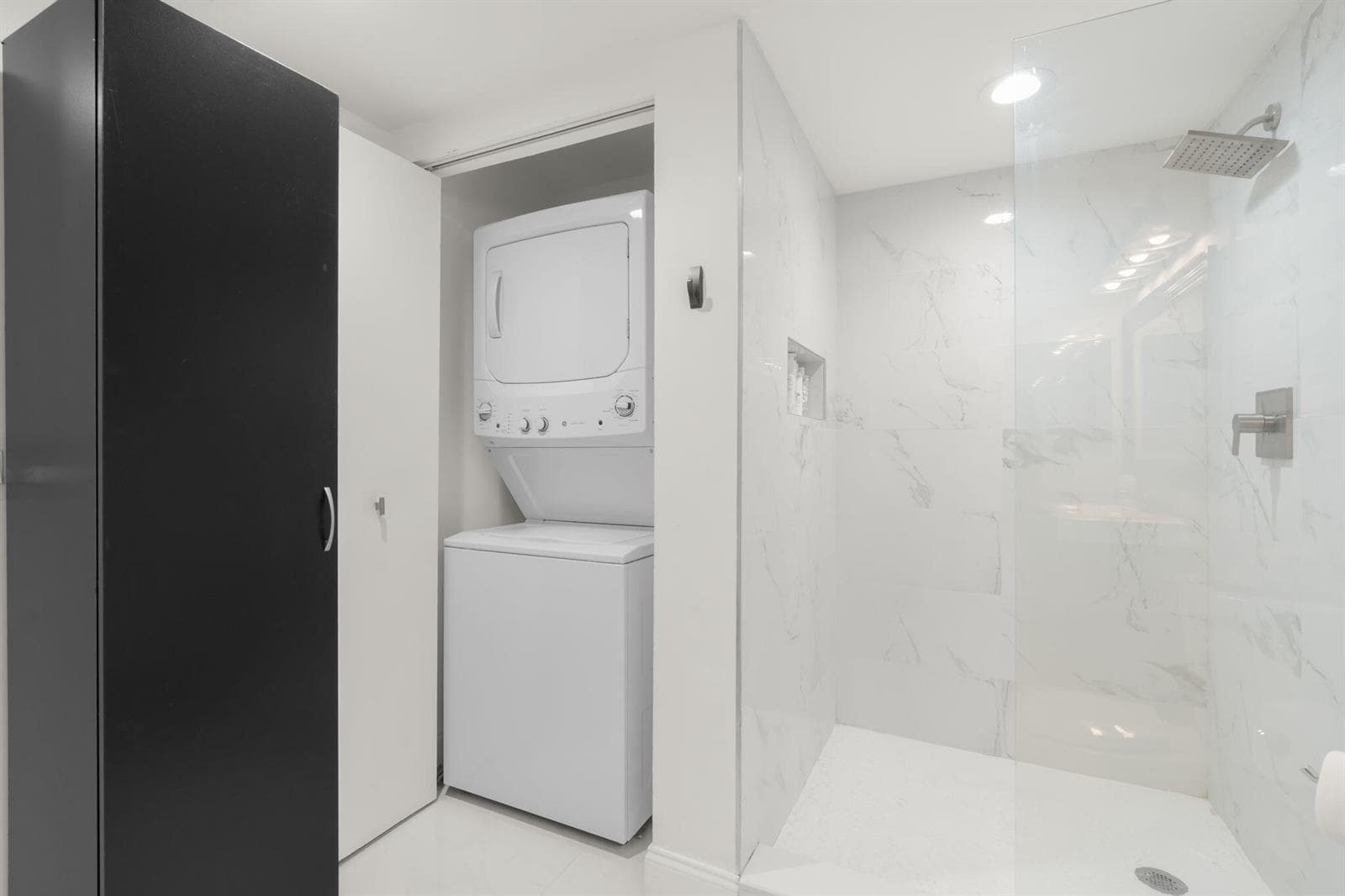 23-web-or-mls-1000 E Island Blvd 305, Av