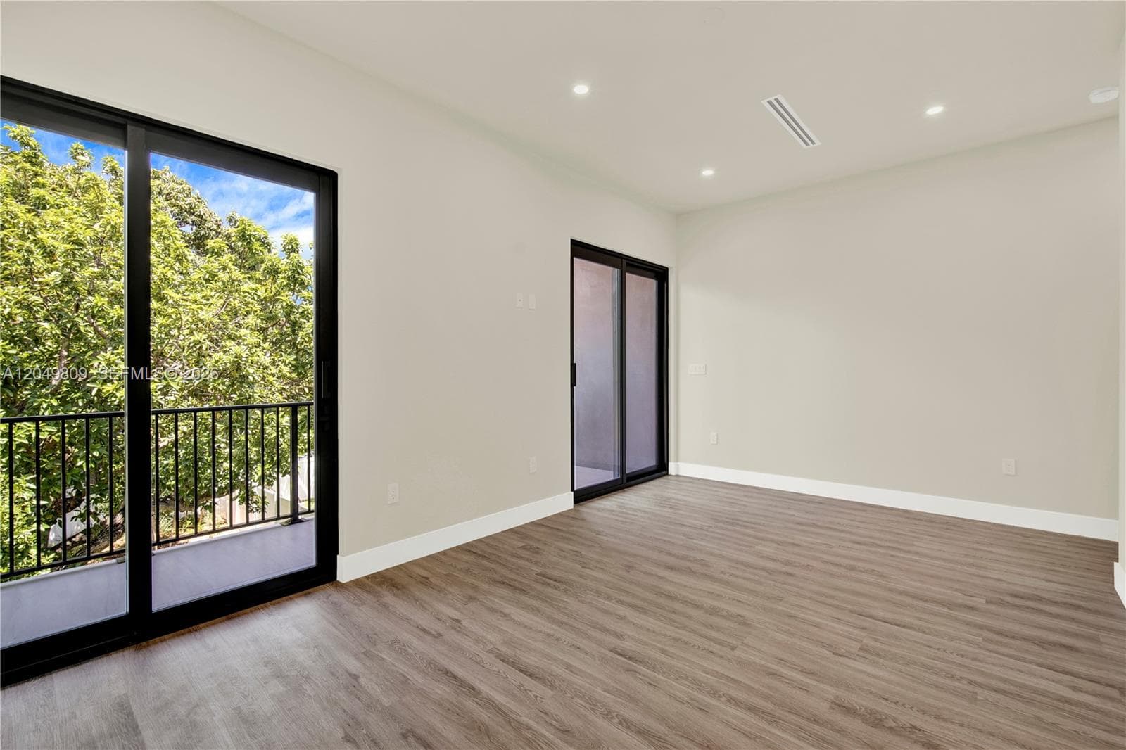 SARA VILLAS I CONDOMINIUM · #2887 in Miami - Photo 31