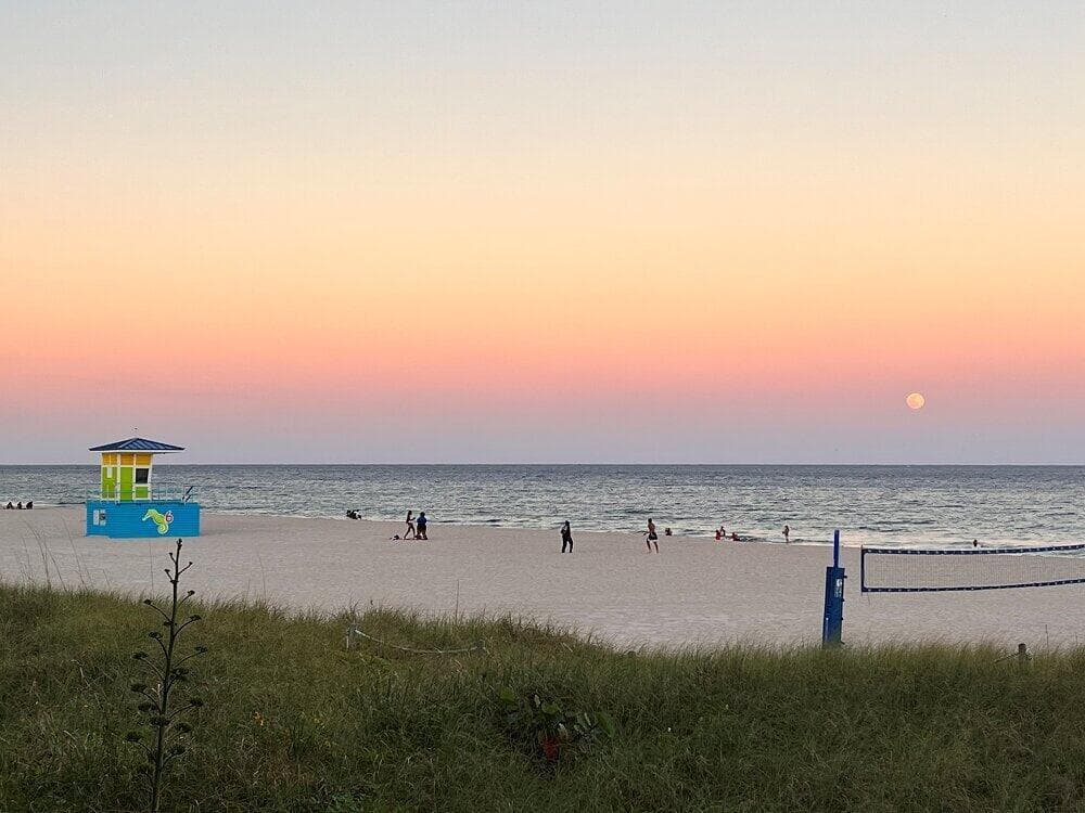 full-moon-rising-over