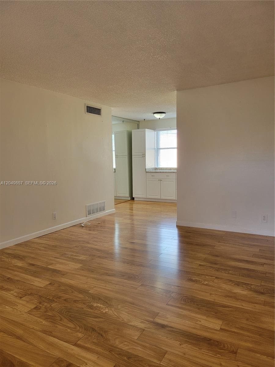 PARADISE GARDENS IV INC C · #205 in Hollywood - Photo 4