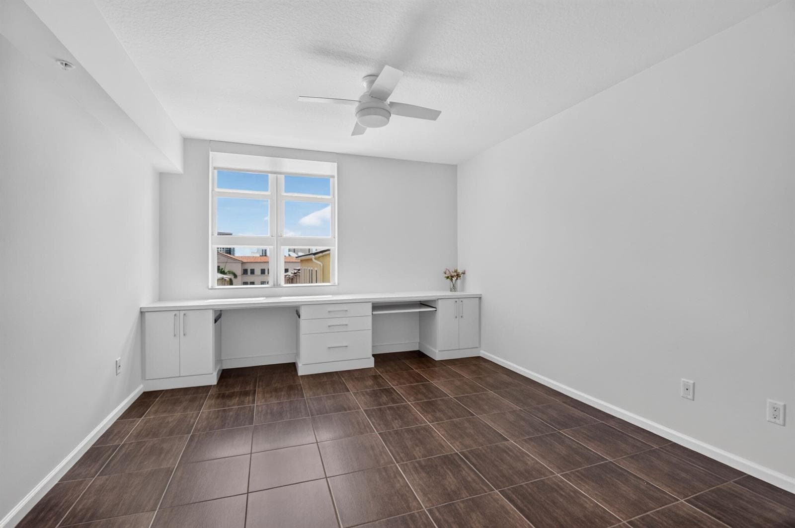 Guest Bedroom, Built-in Desks & Drawers