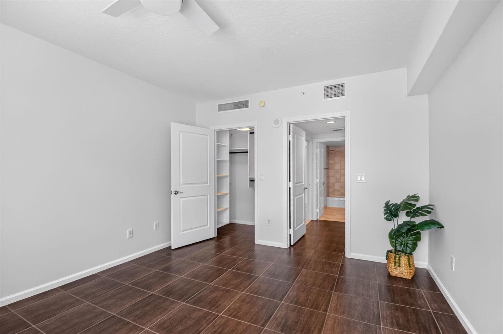 Guest Bedroom, Custom Closets