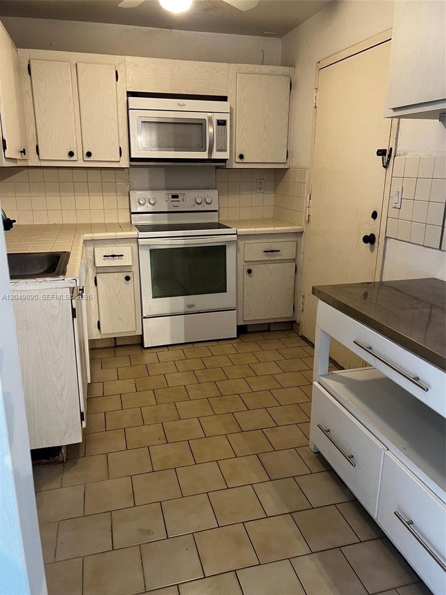 10000 PLAZA CONDO-NORTH T · #PH4 in Bay Harbor Islands - Photo 8