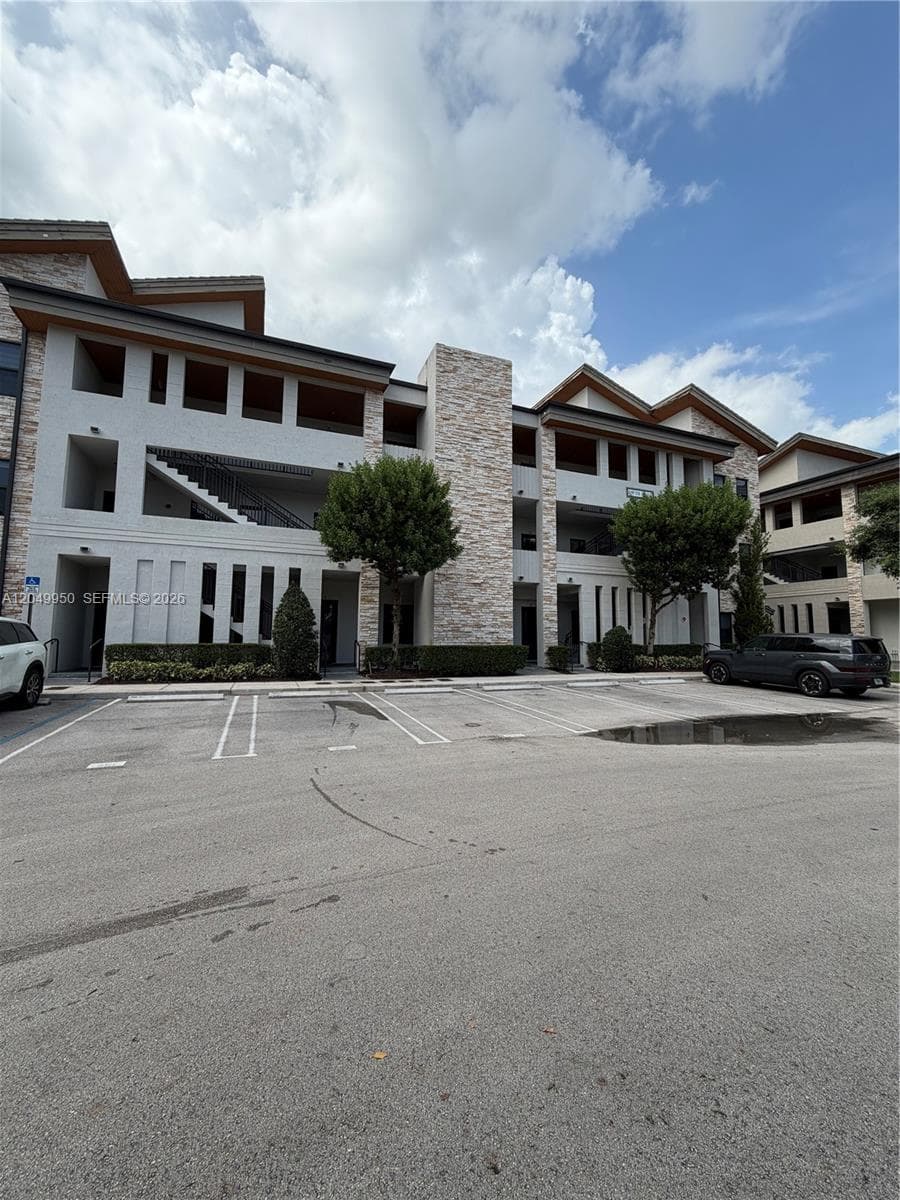 APEX AT PARK CENTRAL COND · #22 in Doral - Photo 2