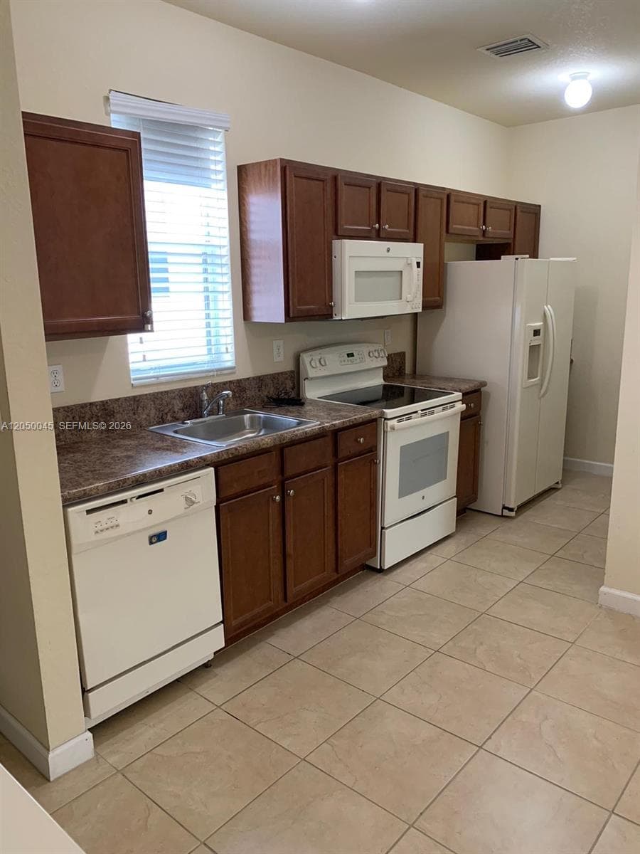 17087 SW 93rd St photo 22