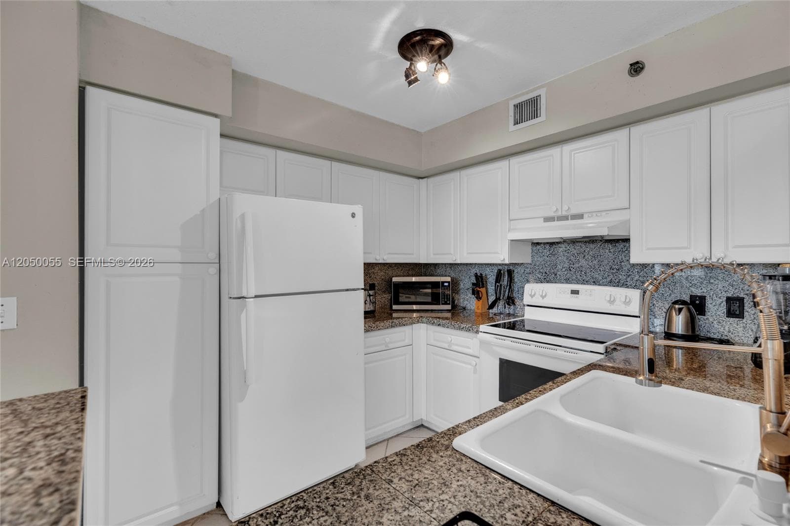 THE YACHT CLUB AT AVENTUR · #8405 in Aventura - Photo 4