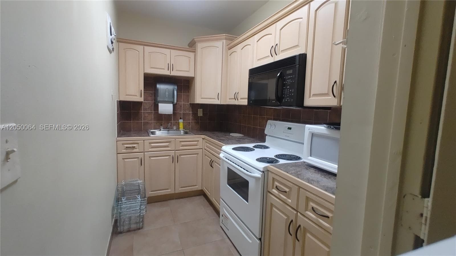 OCEANVIEW PARK CONDO · #125 in Hallandale Beach - Photo 40