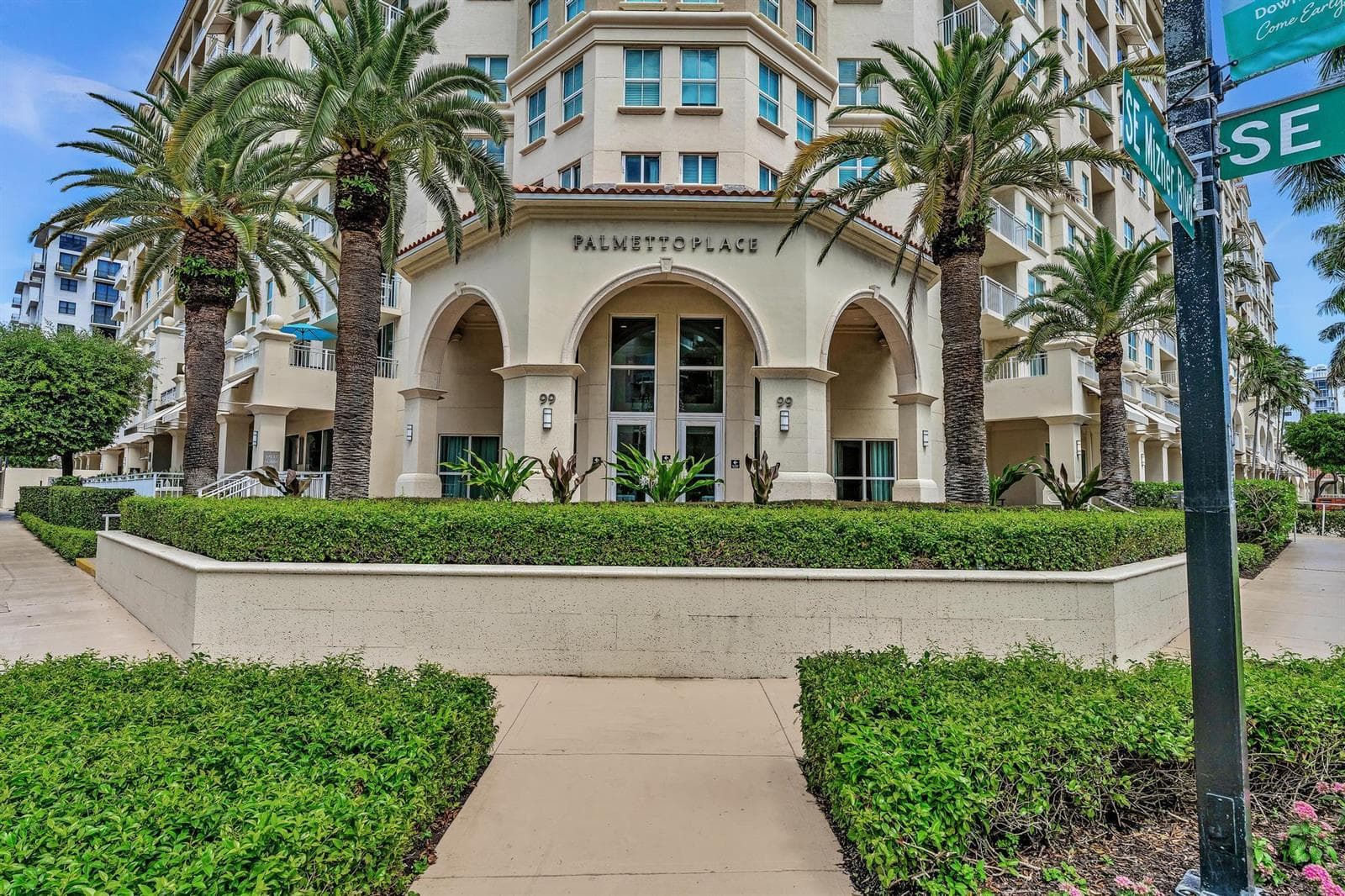 99 Se Mizner Boulevard #637