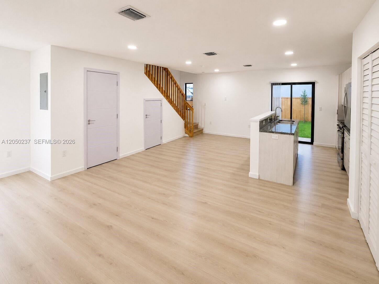 552 NW 7th St #6 photo 9
