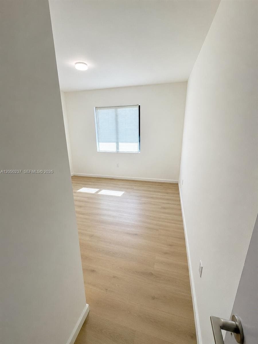 552 NW 7th St #6 photo 11