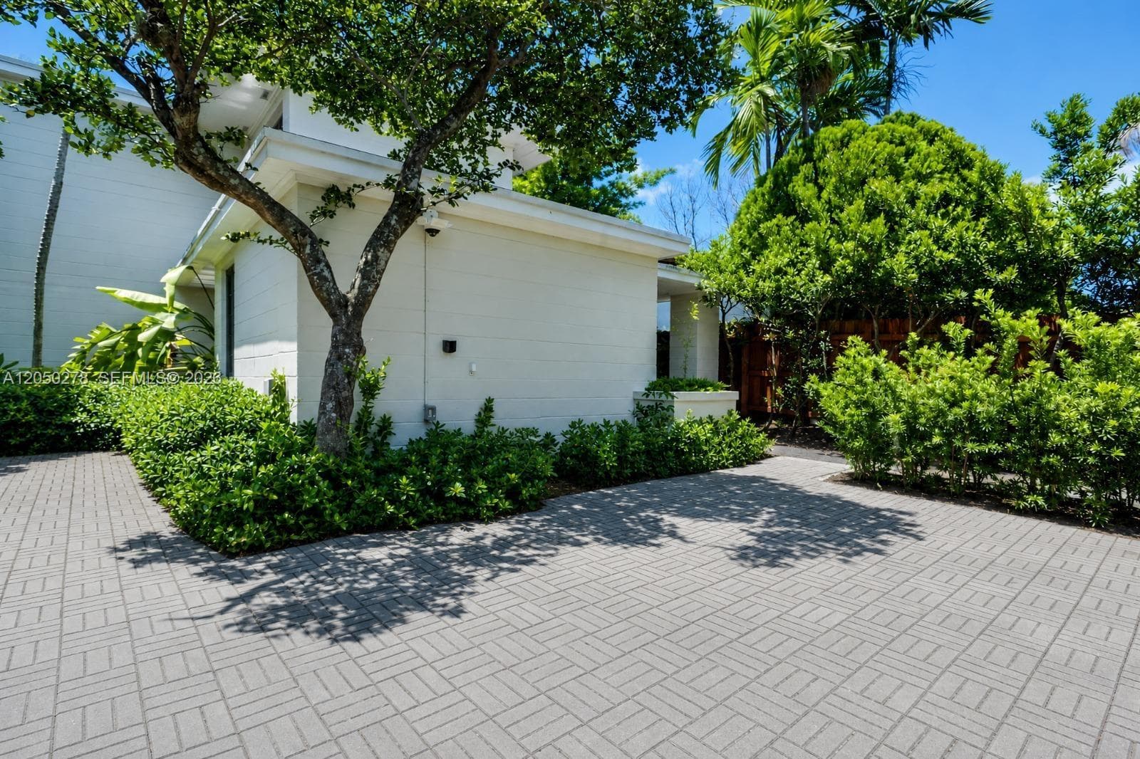 1548 Biarritz Dr photo 38