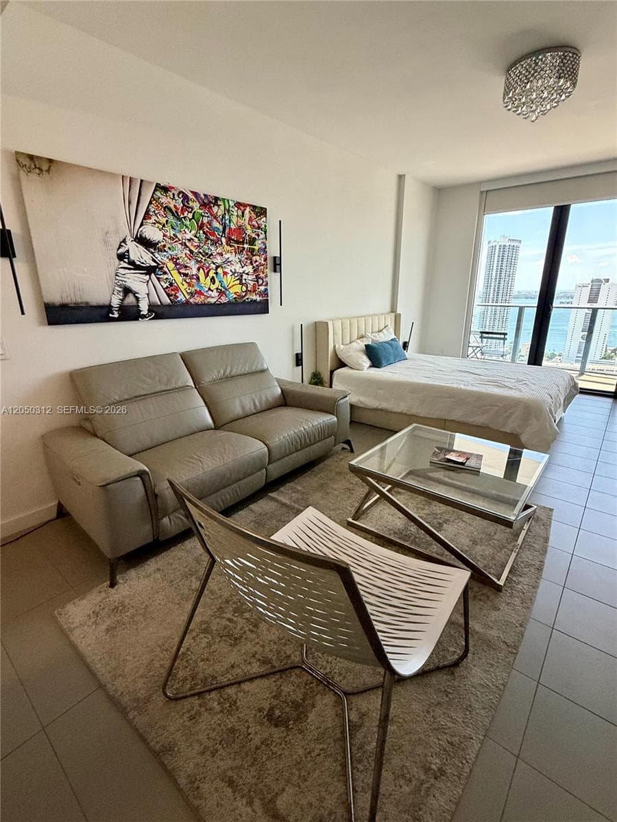 Canvas · #3402 in Miami - Photo 4