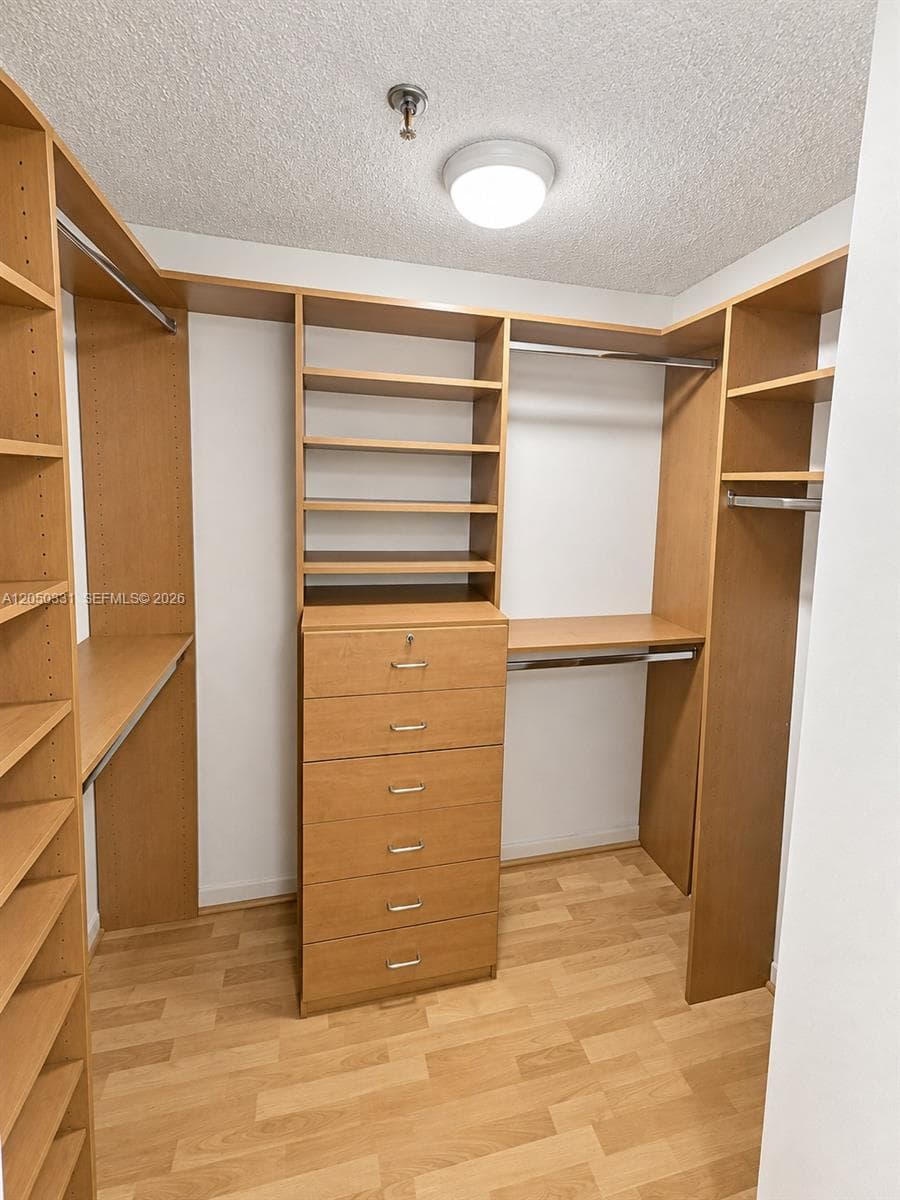 Master Walking Closet