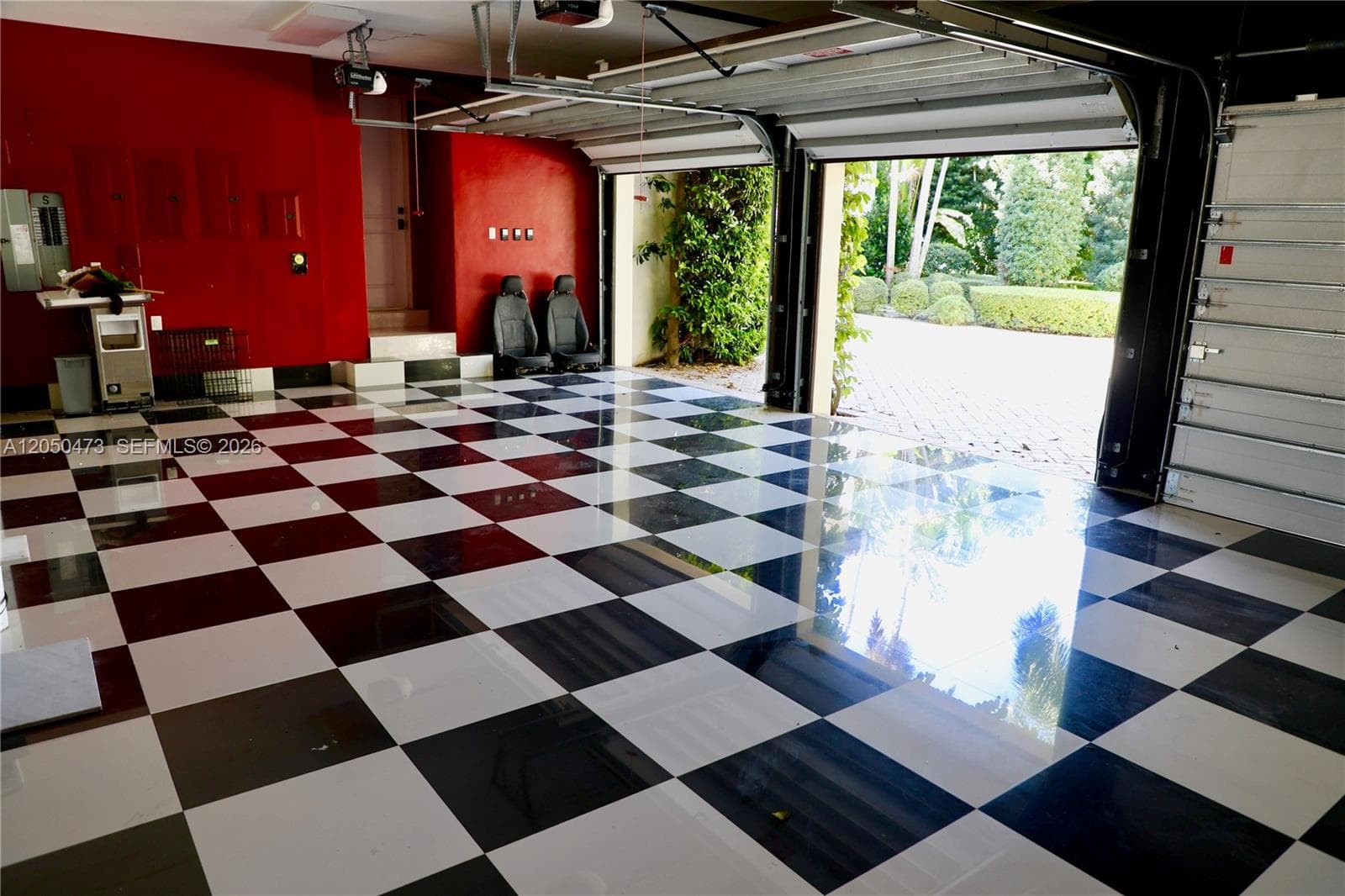 Beautiful very spacious 3-car garage