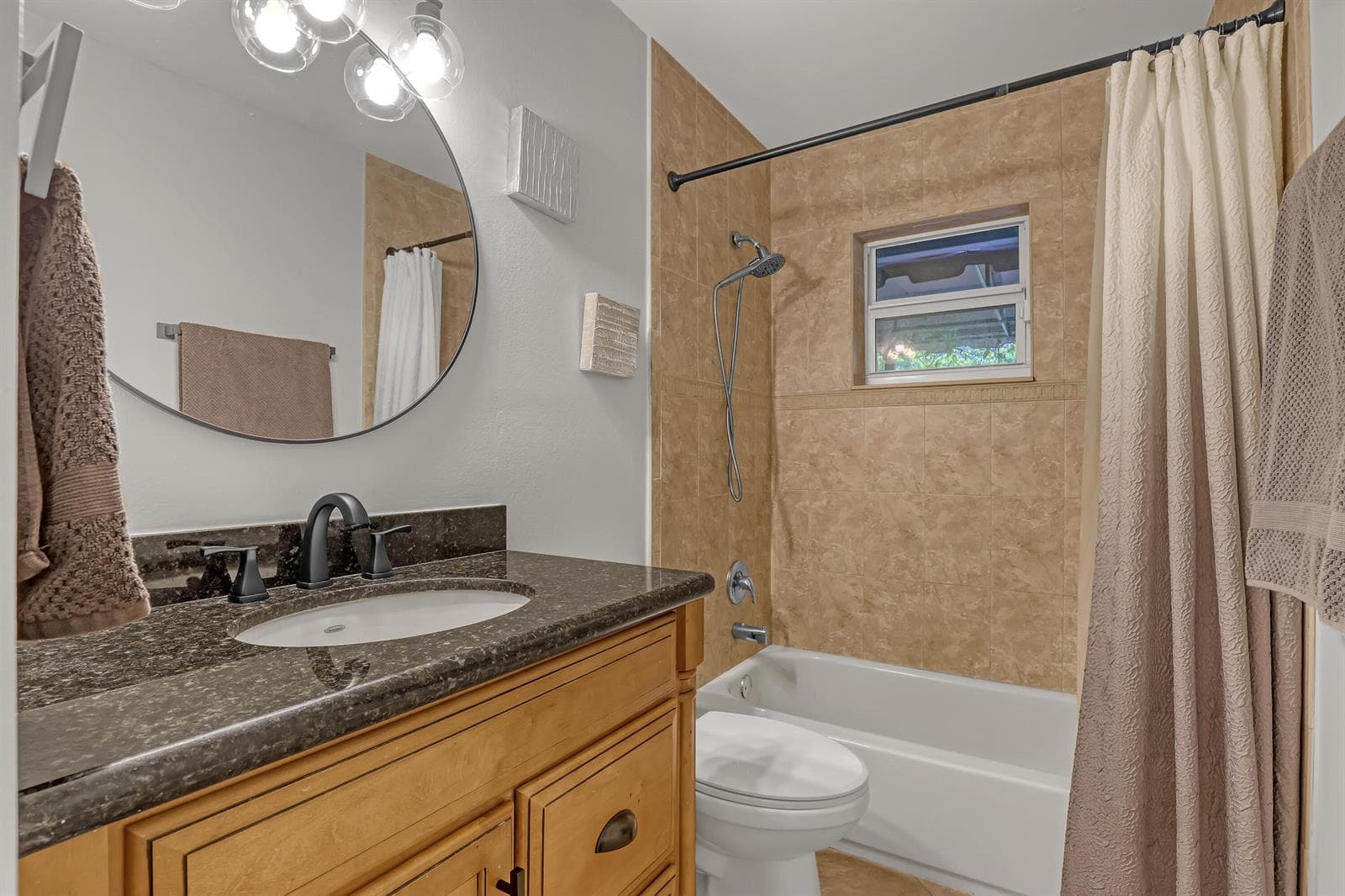 Full Bathroom 2