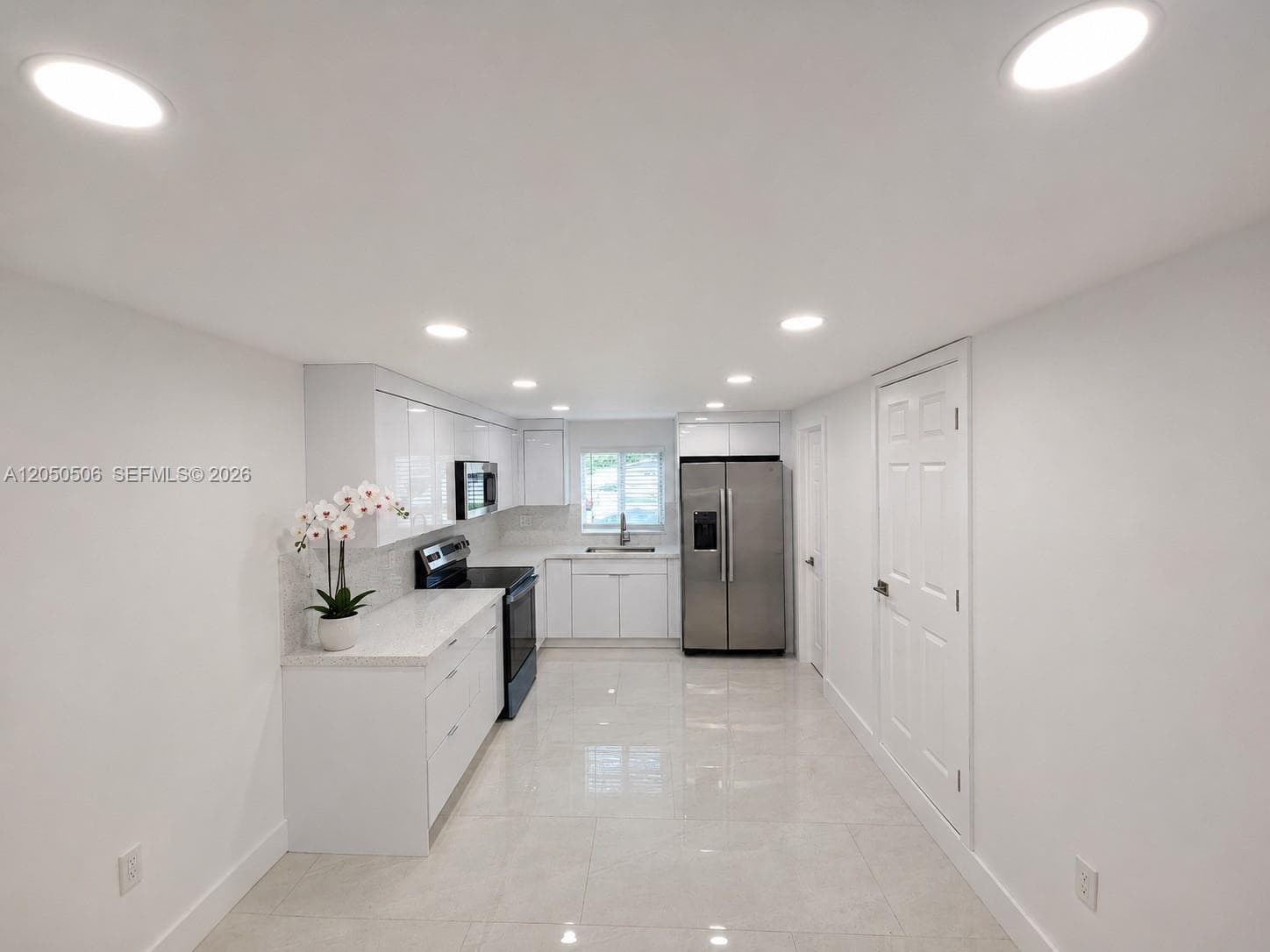 5190 E 1st Ave #B photo 2