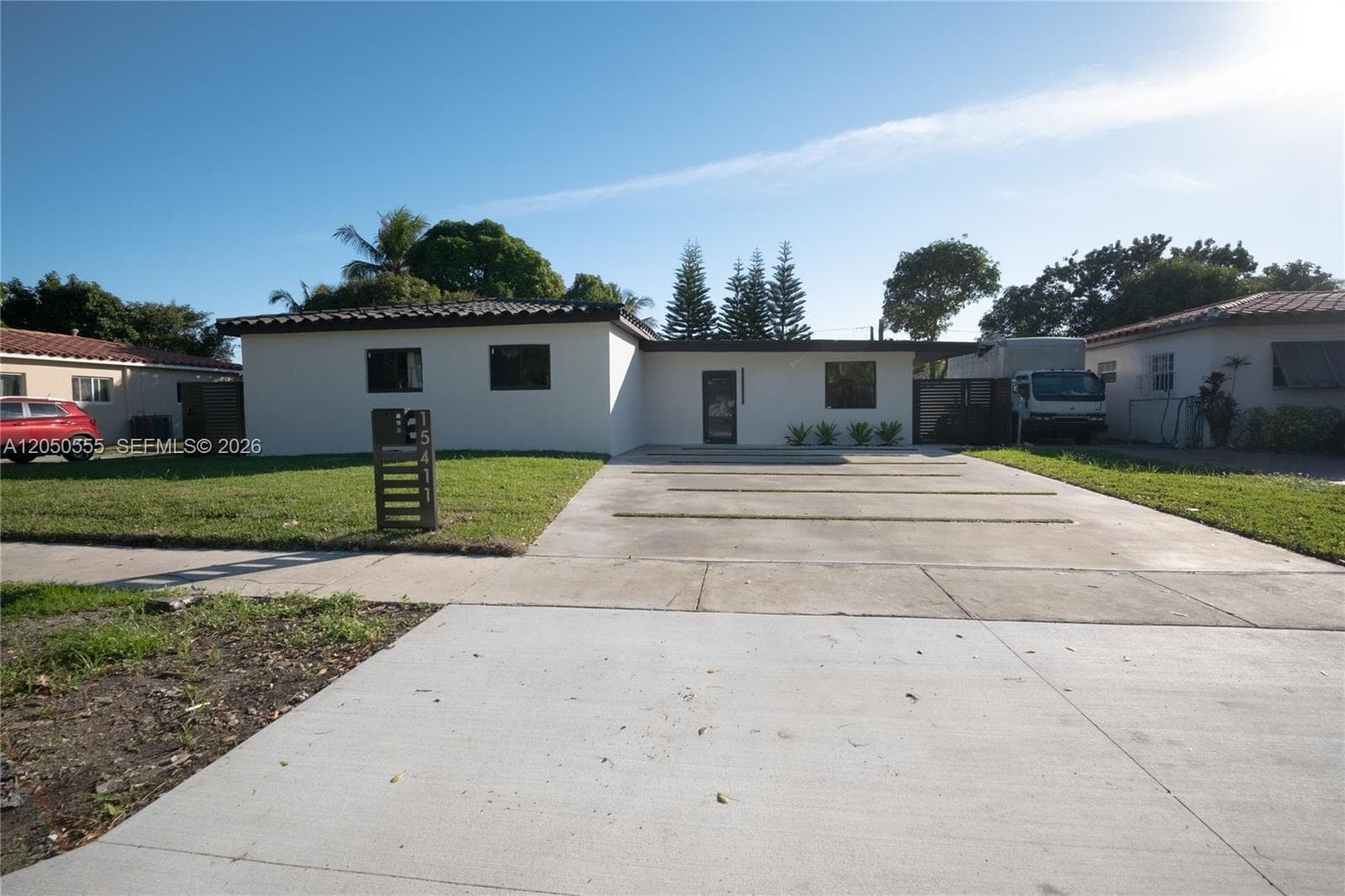 15411 NE 10th Ave photo 4