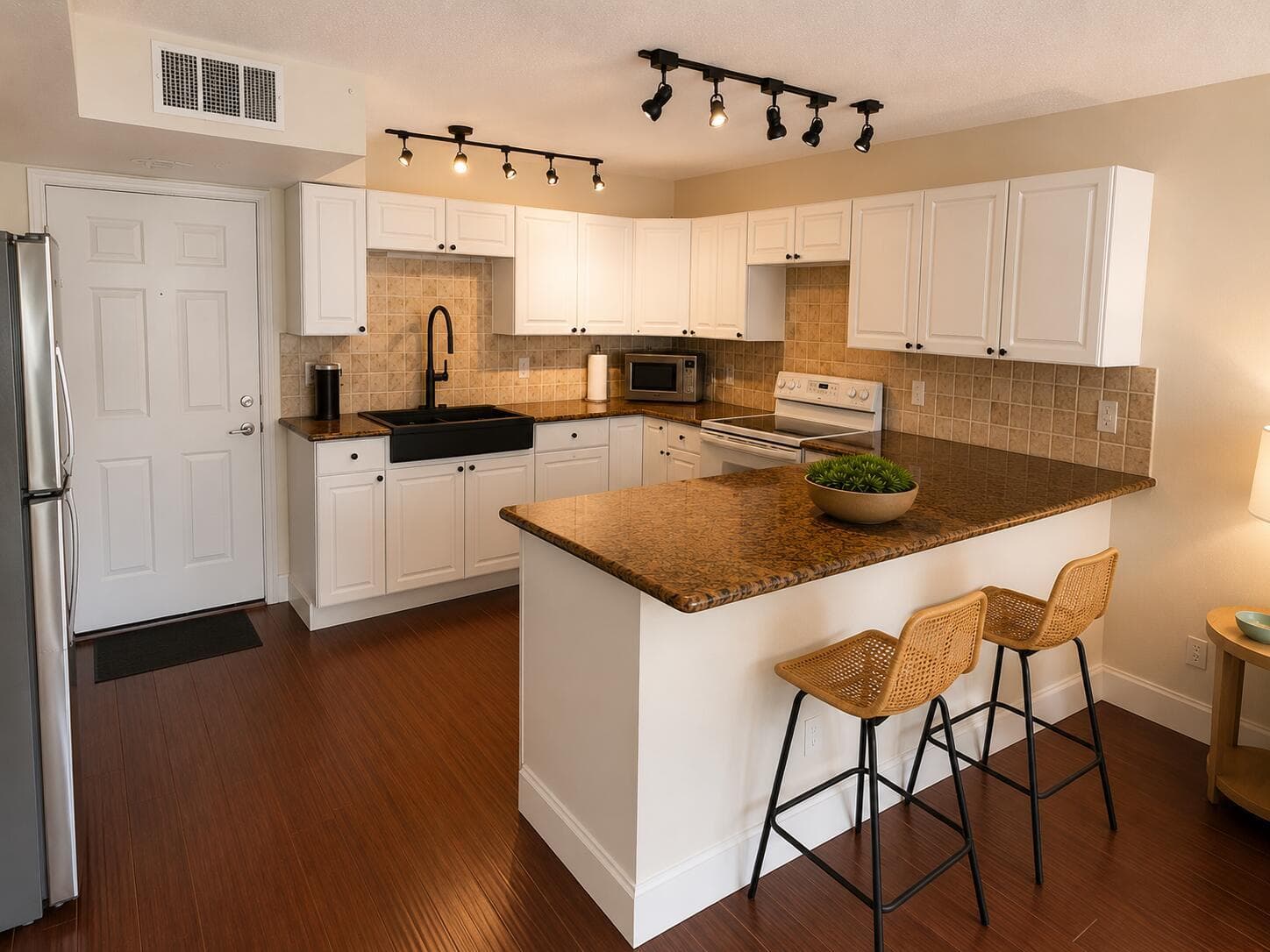 Kitchen staged 3