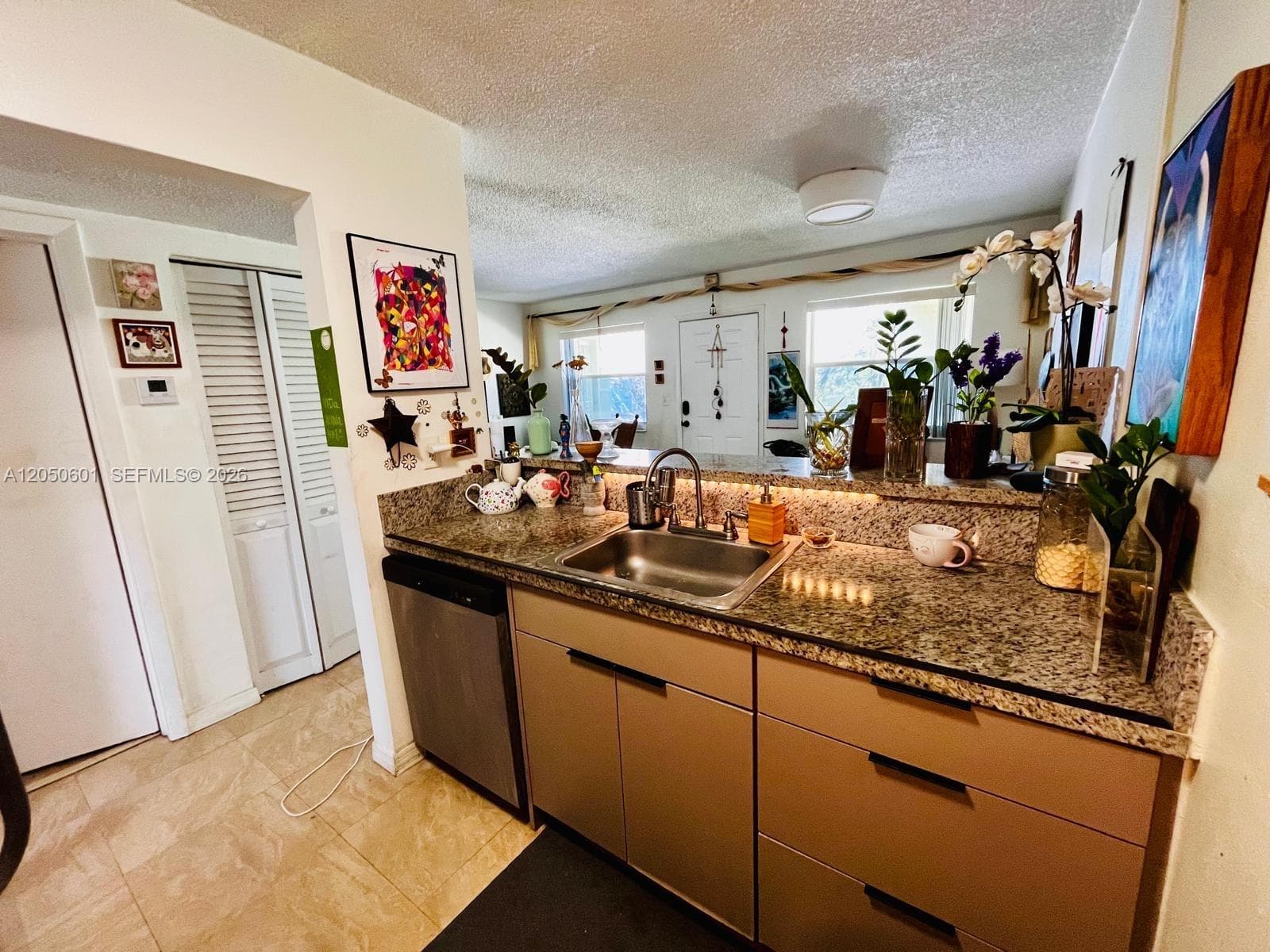 POINT BAY NORTH CONDO · #15 in Miami - Photo 8