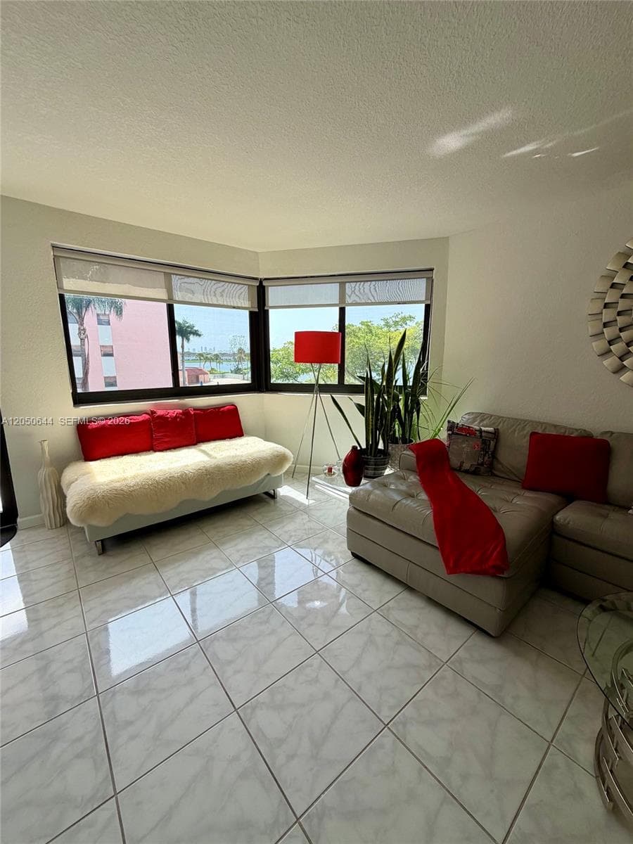 Lakeview of the Californi · #302-5 in Miami - Photo 2