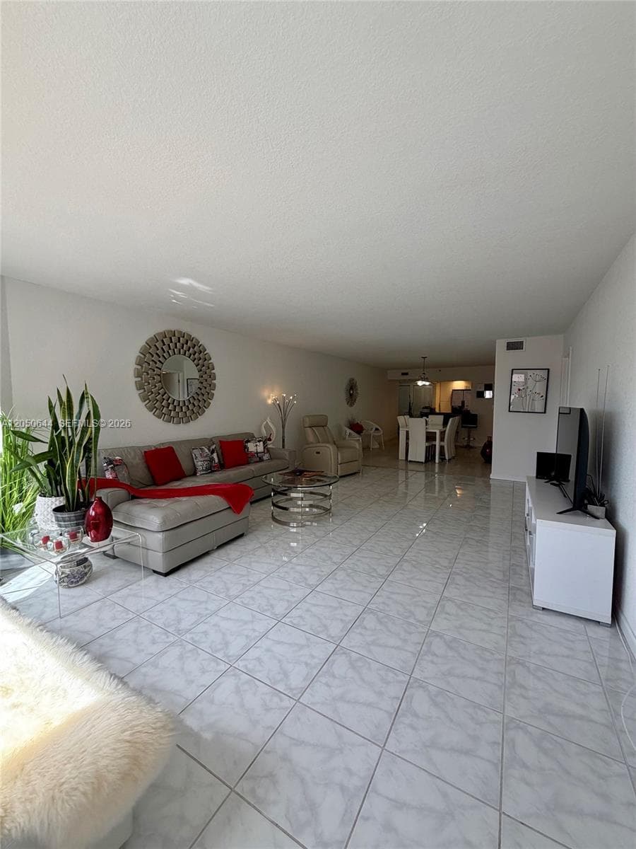 Lakeview of the Californi · #302-5 in Miami - Photo 6
