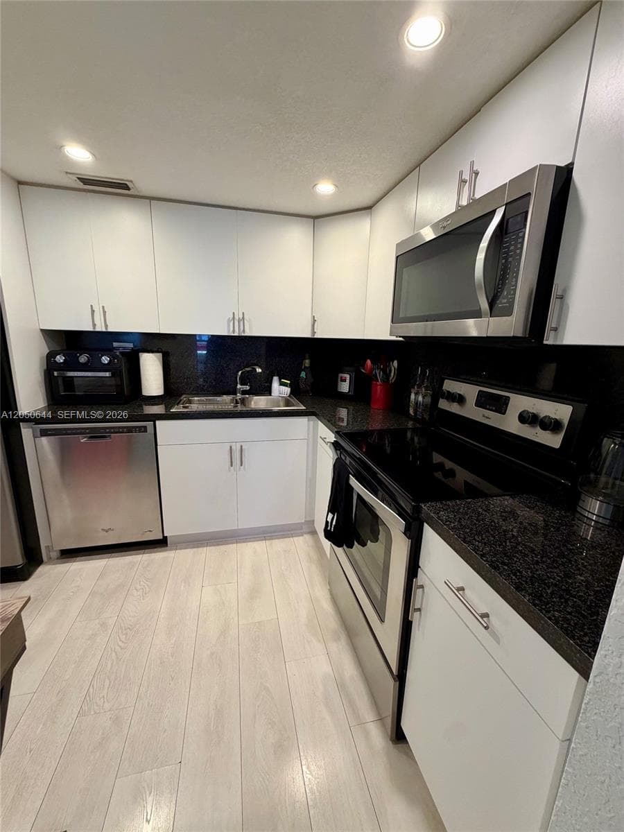 Lakeview of the Californi · #302-5 in Miami - Photo 16