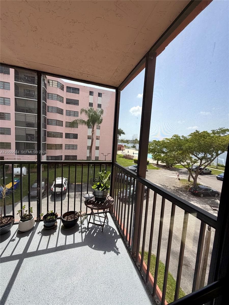 Lakeview of the Californi · #302-5 in Miami - Photo 12